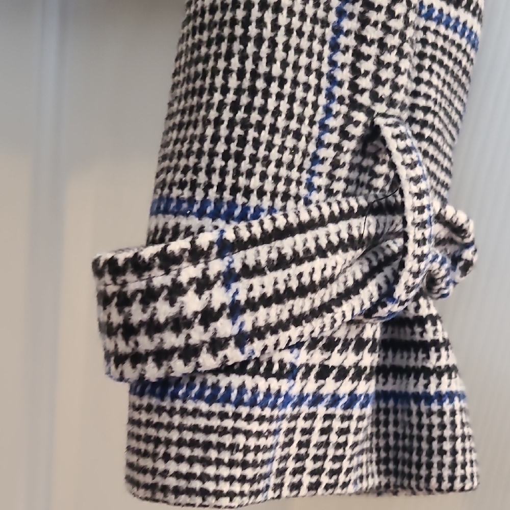 Black & White Plaid Cropped Jacket - Picture 6 of 16